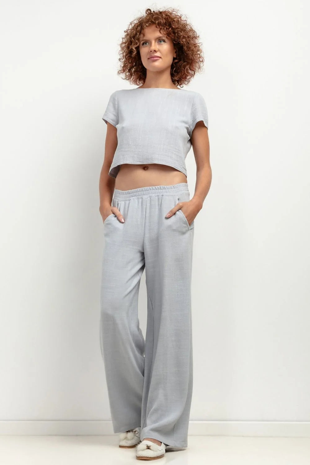 Chemisier en lin et viscose courte manches courtes style minimaliste gris clair femme été 2023