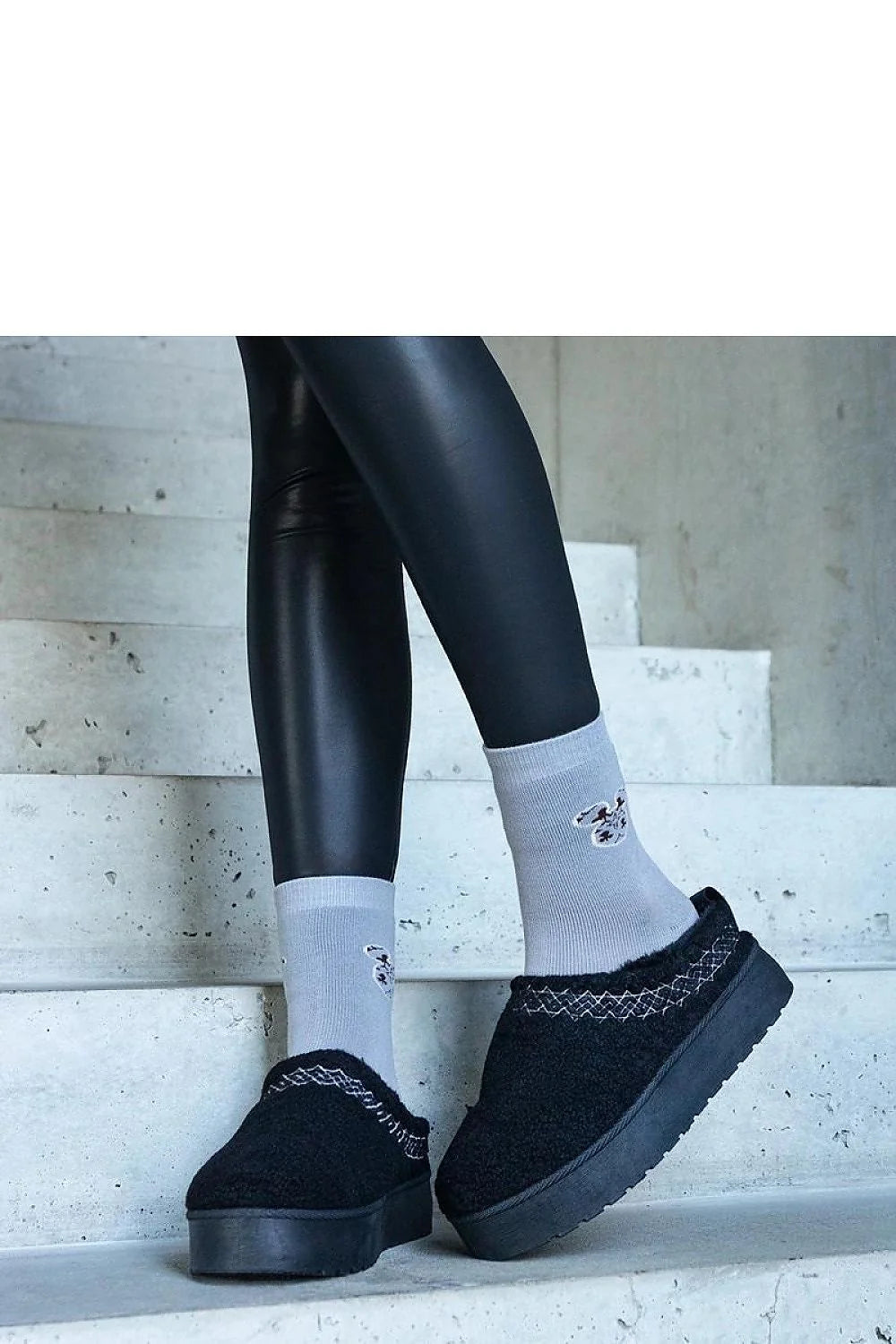 Bottes de neige Solea pour femmes, design moderne, style élégant, motif brodé Greene, couleur noire, confort optimal, semelle caoutchouc, fermeture éclair, doublure chaude, idéales pour l'hiver, look tendance, qualité supérieure