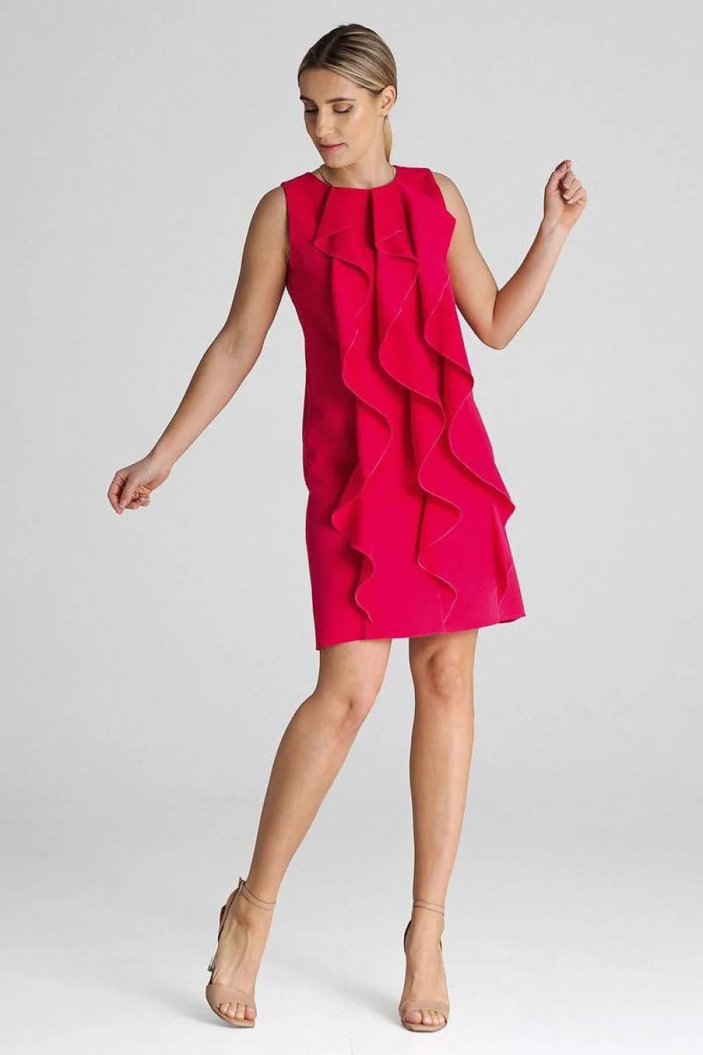 robe cocktail élégante sans manches volants cascades asymétriques fuchsia intense polyester viscose mélangé tissu structuré coupe droite ajustée féminine sophistiquée