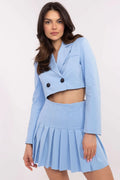 Jupe courte plissée Italy Moda en coton élasthanne nylon bleu pastel blazer court boutons noirs