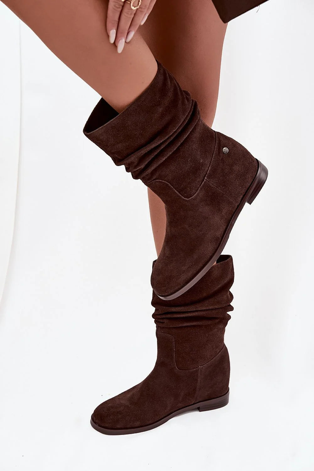 bottines femme mi mollet daim marron chocolat talon plat bas bout rond tige froncée doublure chaude confortable casual chic polyvalente