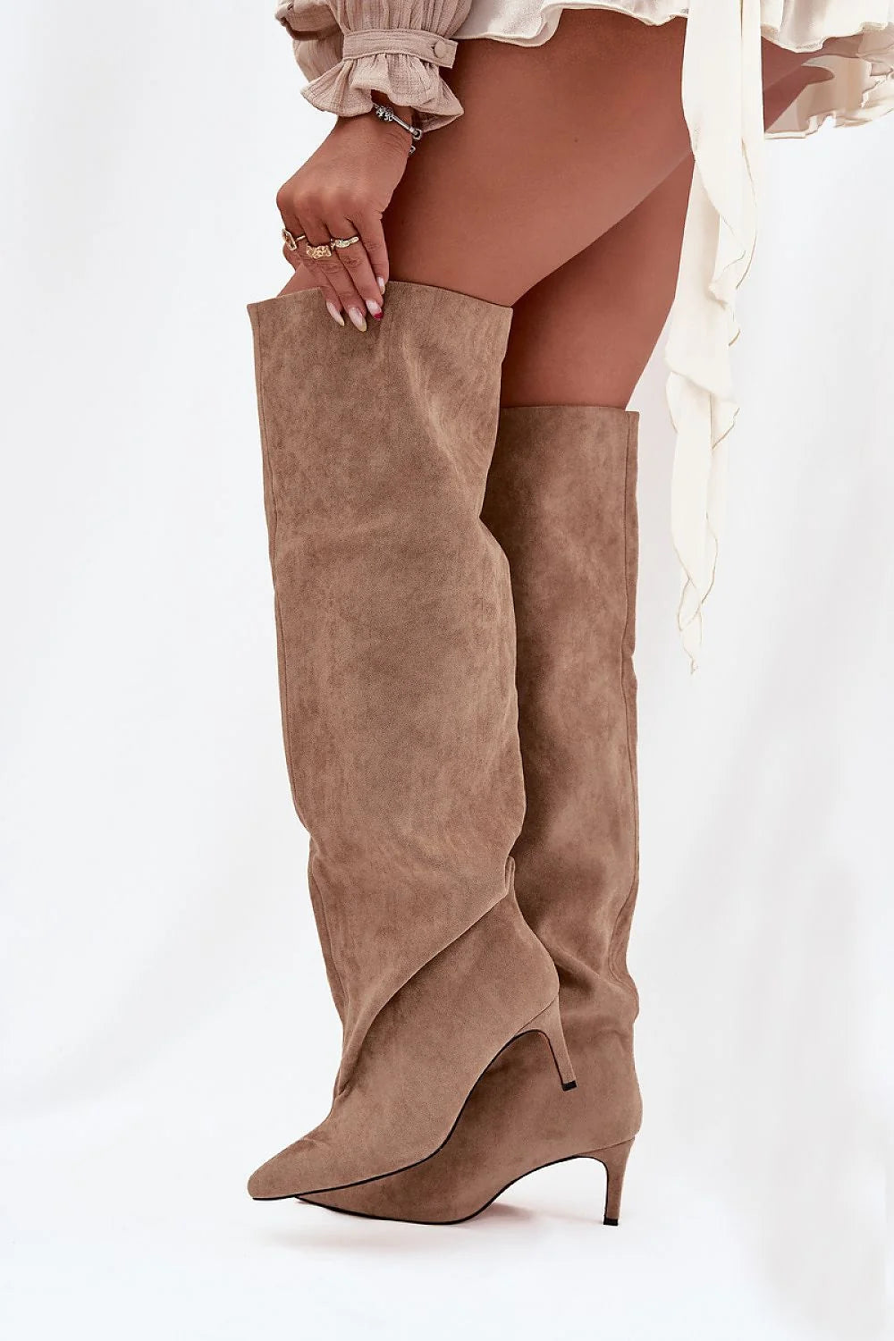 cuissardes femme cuir suédé taupe tige longue effet slouch enveloppant bout pointu talon fin élégantes confortable durable chic soirée automne