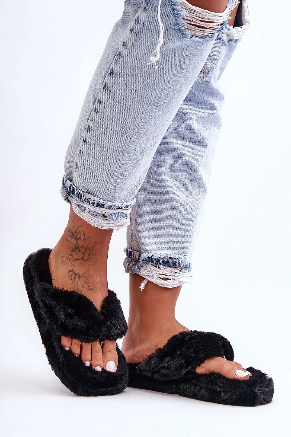 sandales femme fourrure noire mules bout ouvert plateforme épaisse semelle rembourrée douce peluche confortable décontractée cocooning intérieur maison élégante chic
