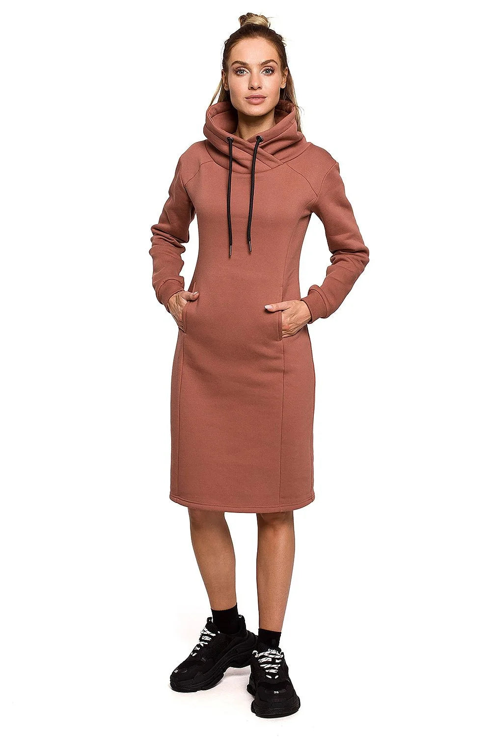 Robe pull coton épais décontractée marron avec capuche poches style automne hiver moderne femme