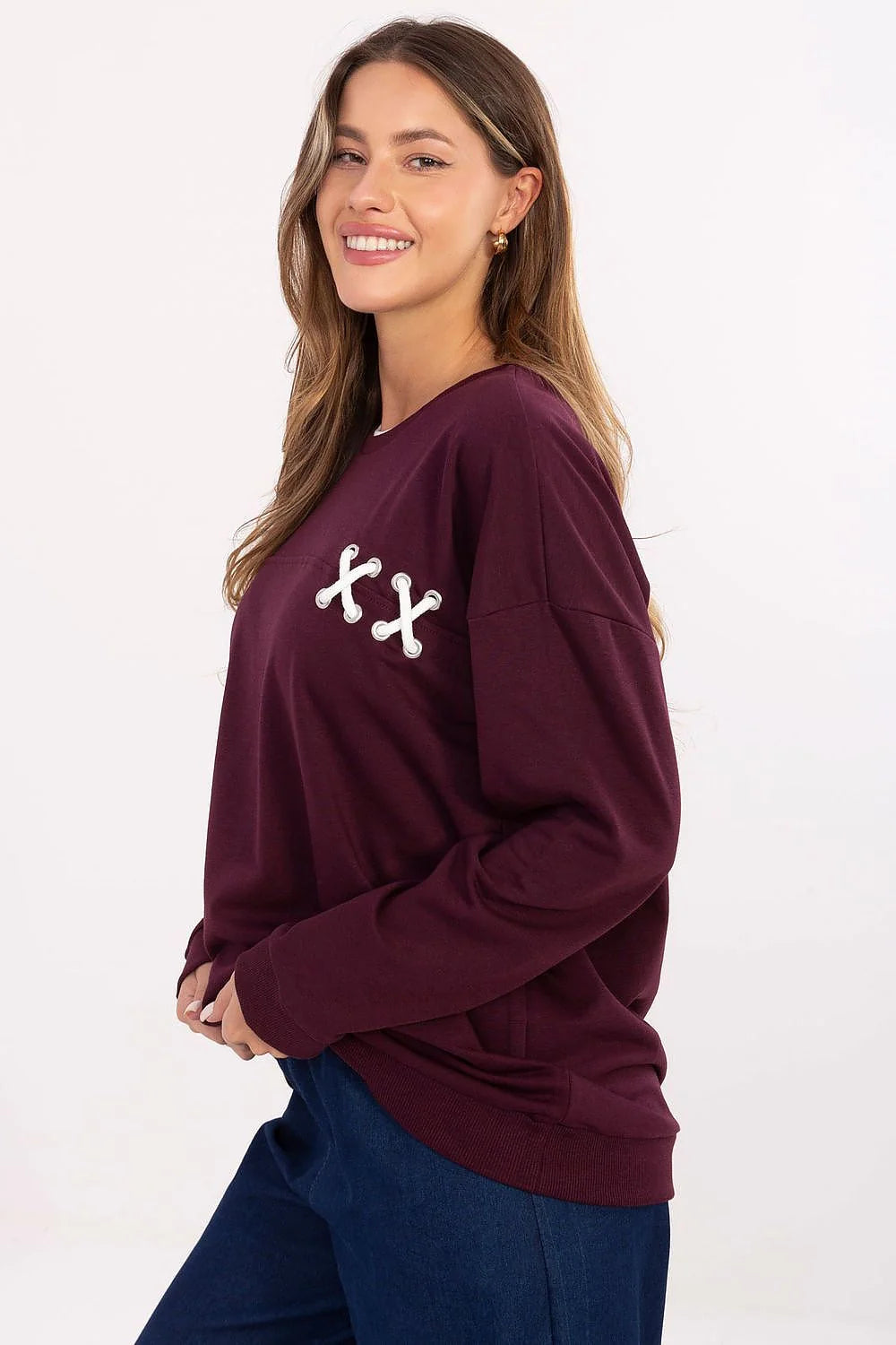 sweatshirt femme oversize coupe ample manches longues col rond bordeaux liseré blanc oeillets lacet plaque metallique melange coton polyester molleton
