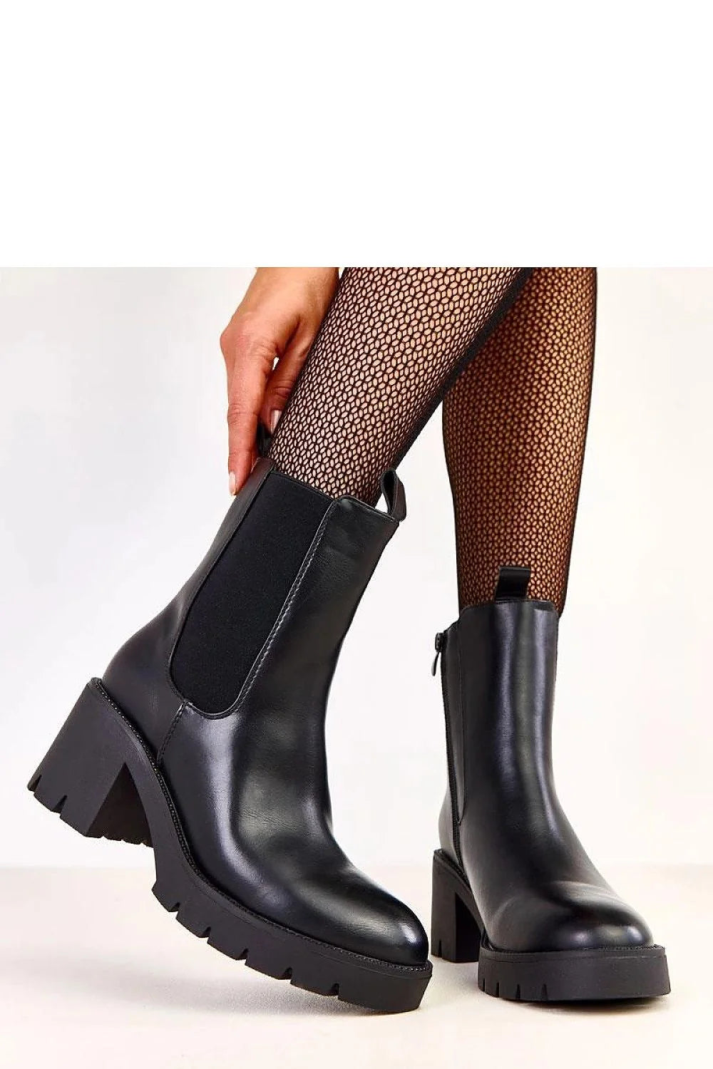 bottines femme chelsea talon bloc sept centimetres tige seize centimetres simili cuir doublure chaude semelle crantée