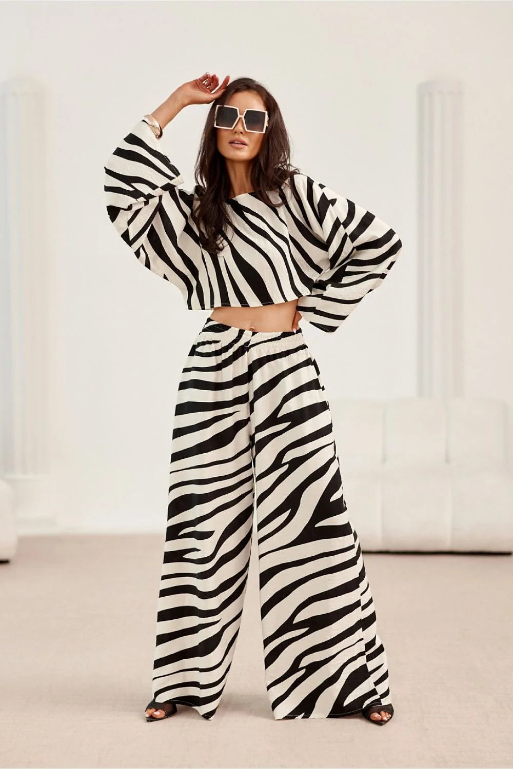 Ensemble femme motif zèbre tunique crop pantalon large matière fluide taille élastiquée mode moderne été 2023
