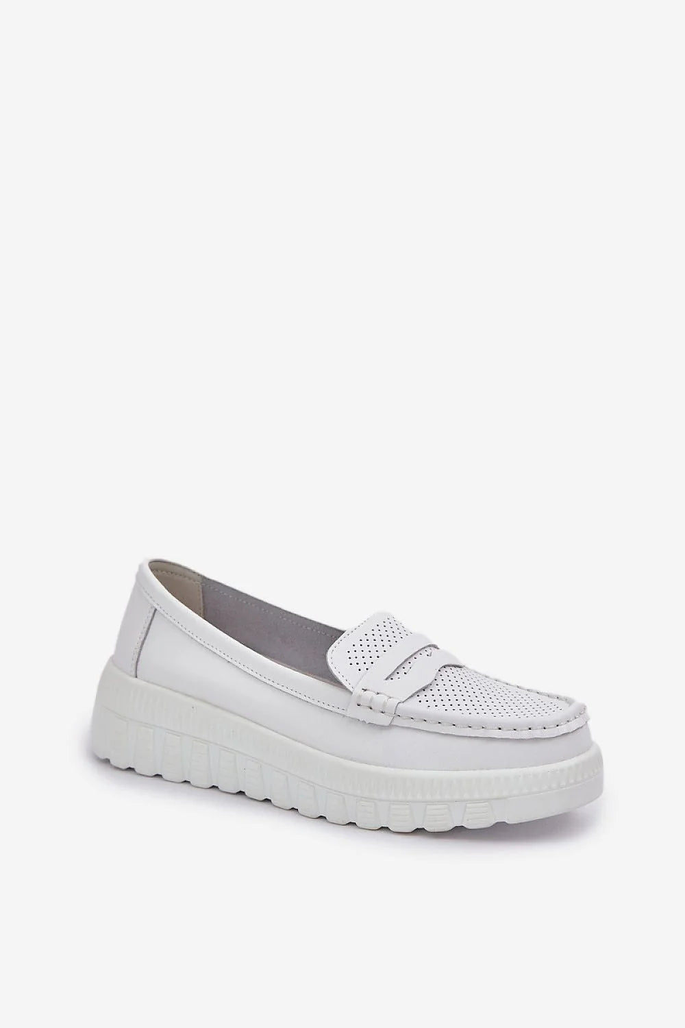 mocassins femmes cuir naturel blanc perforé plateforme crantée semelle épaisse amorti adhérence talon délicat empeigne passants bout classique
