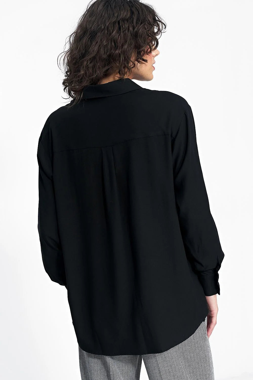 Chemise femme manches longues épaules carrées col classique tissu fluide noir viscose 100% tailles 36-42
