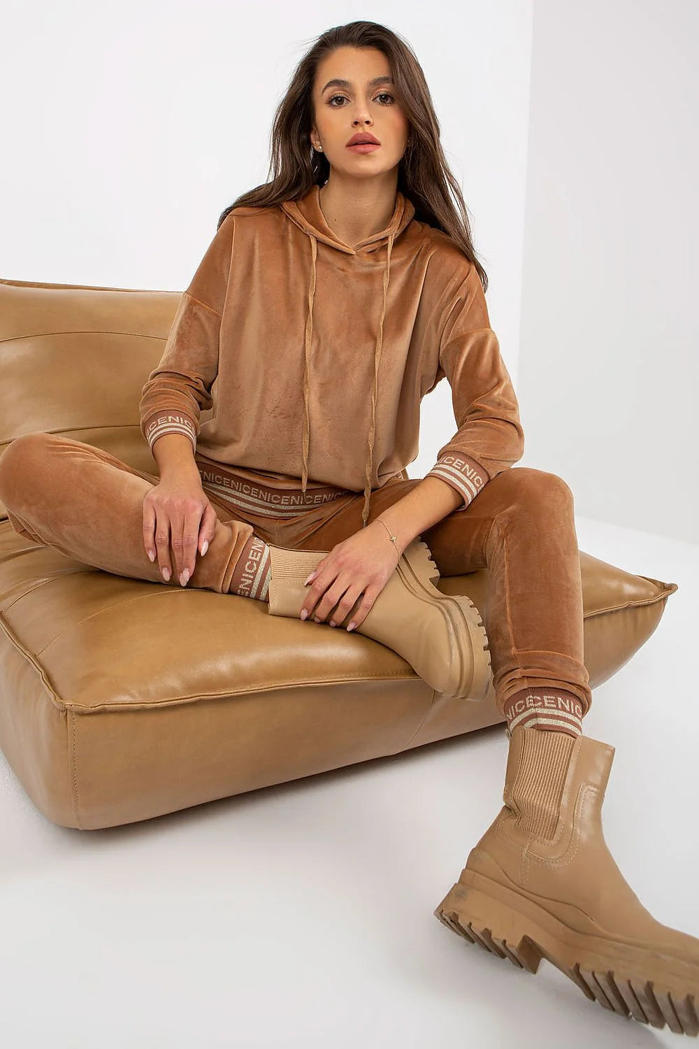 Ensemble détente pour femmes en velours noir manches longues capuche ajustée pantalon élasthanne viscose
