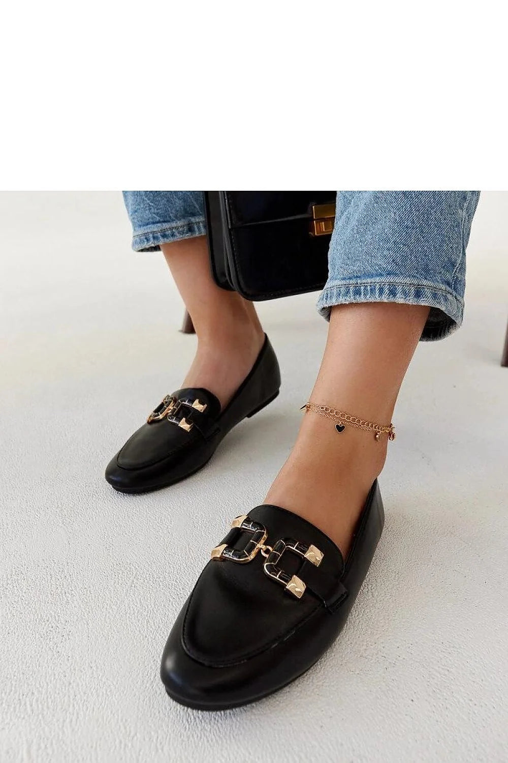 mocassins femme cuir noir détails dorés horsebit sanslacets talon plat semelle fine coutures apparentes confort légers élégants intemporels polyvalents sophistiqués