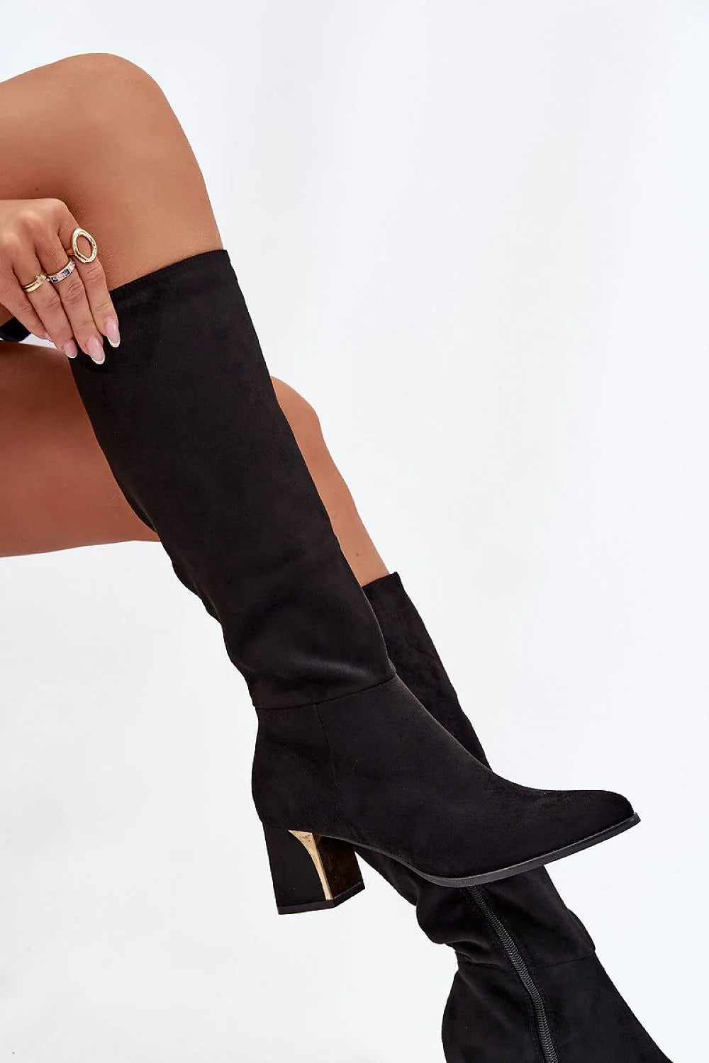 bottes hautes suédine écologique noires genou bout amande pointues froncées silhouette élancée talon bloc moyen doré miroir fermeture éclair pratique