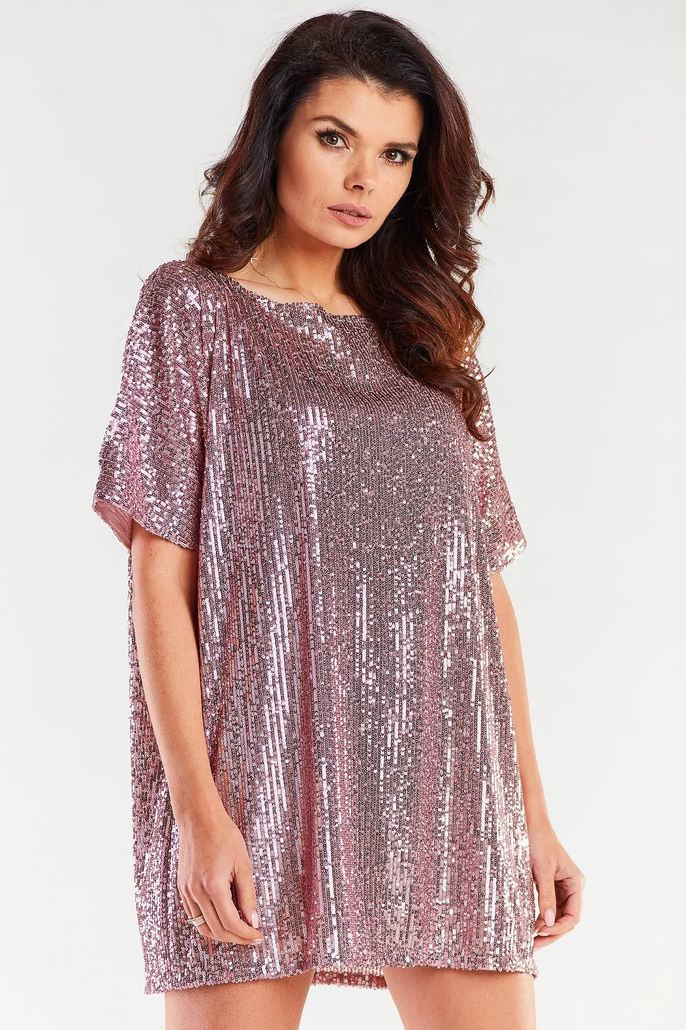 Robe de soirée scintillante rose métallisé sequins coupe ample manches courtes col rond femme