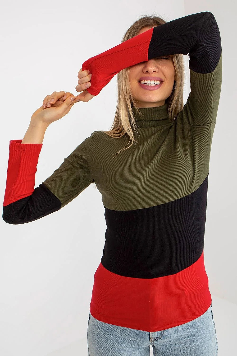 Pull col roulé multicolore maille côtelée coton élasthanne bleu rose vert ajusté manches longues ourlets nets design moderne