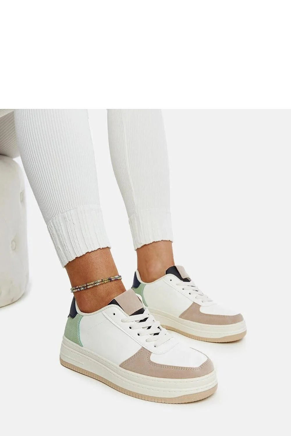 Sneakers femmes design moderne couleur multicolore cuir synthétique confort plateforme moyenne style urbain basses manuelles