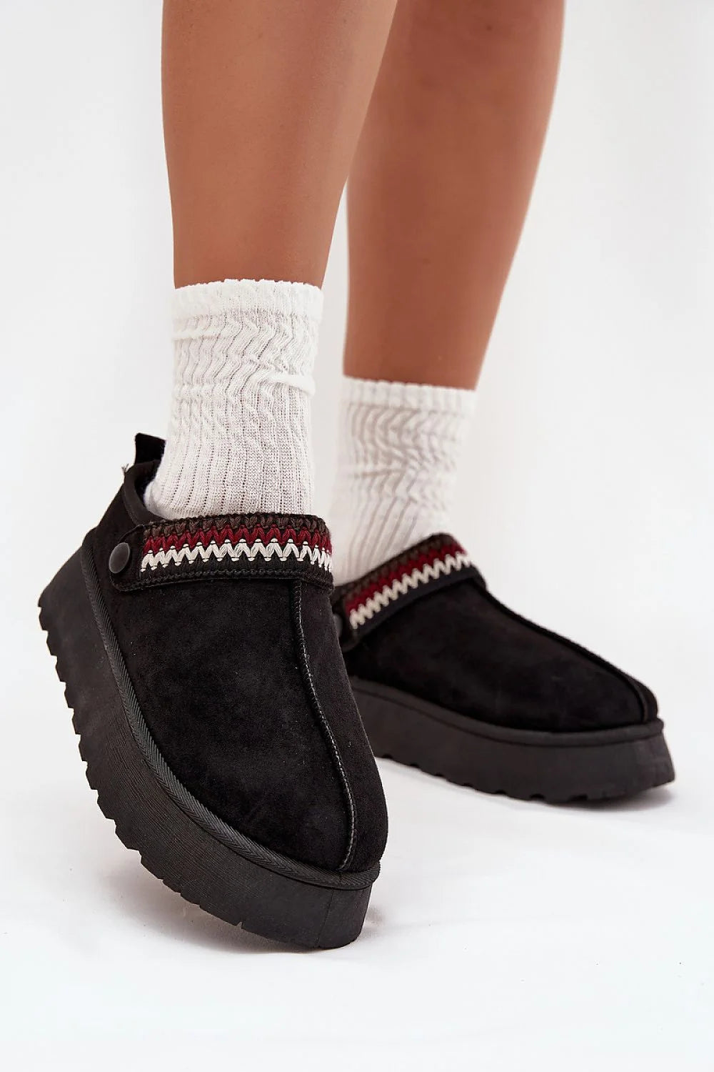 bottines neige femme suédine écologique plateforme stable semelle crantée épaisse bout arrondi bride brodée amovible doublure fourrure chaude confortable