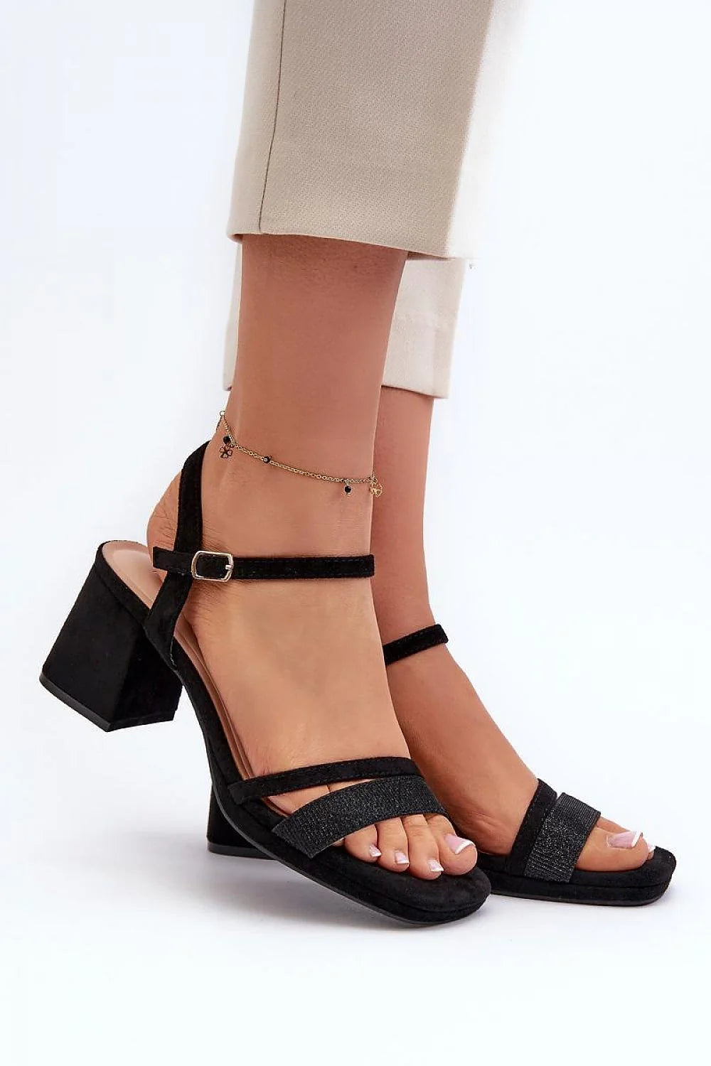 sandales stiletto talon haut cuir écologique noir brides fines ajustable cheville boucle dorée semelle matelassée rembourrée confort élégant glamour soirée