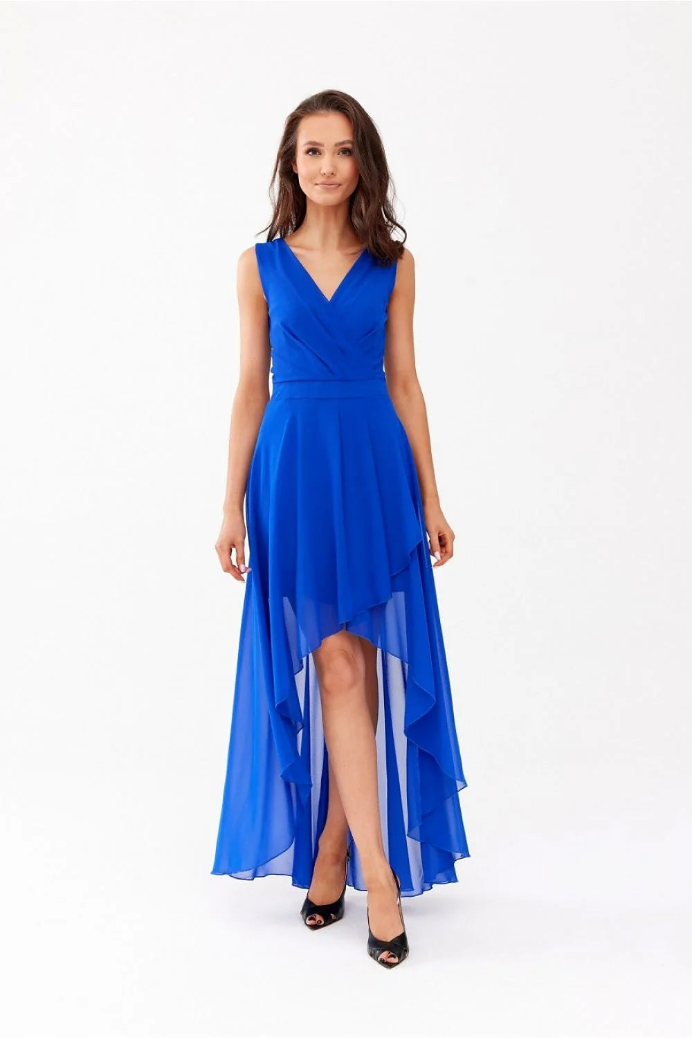 robe soirée asymétrique mousseline bleu électrique femme décolleté V sans manches corsage croisé cintrée taille jupe fluide volants superposés ourlet