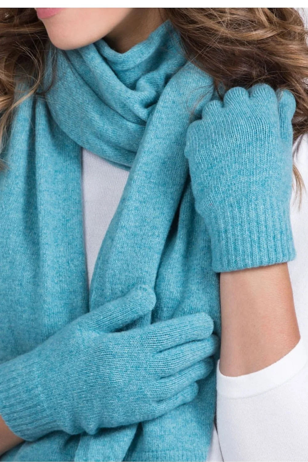 Gants d'hiver pour femmes en laine couleur bleu sarcelle style classique coupe ajustée logo KAMEA