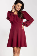 robe mini patineuse évasée bordeaux profond encolure carrée manches bouffantes poignets froncés nœud décoratif tissu structuré mat