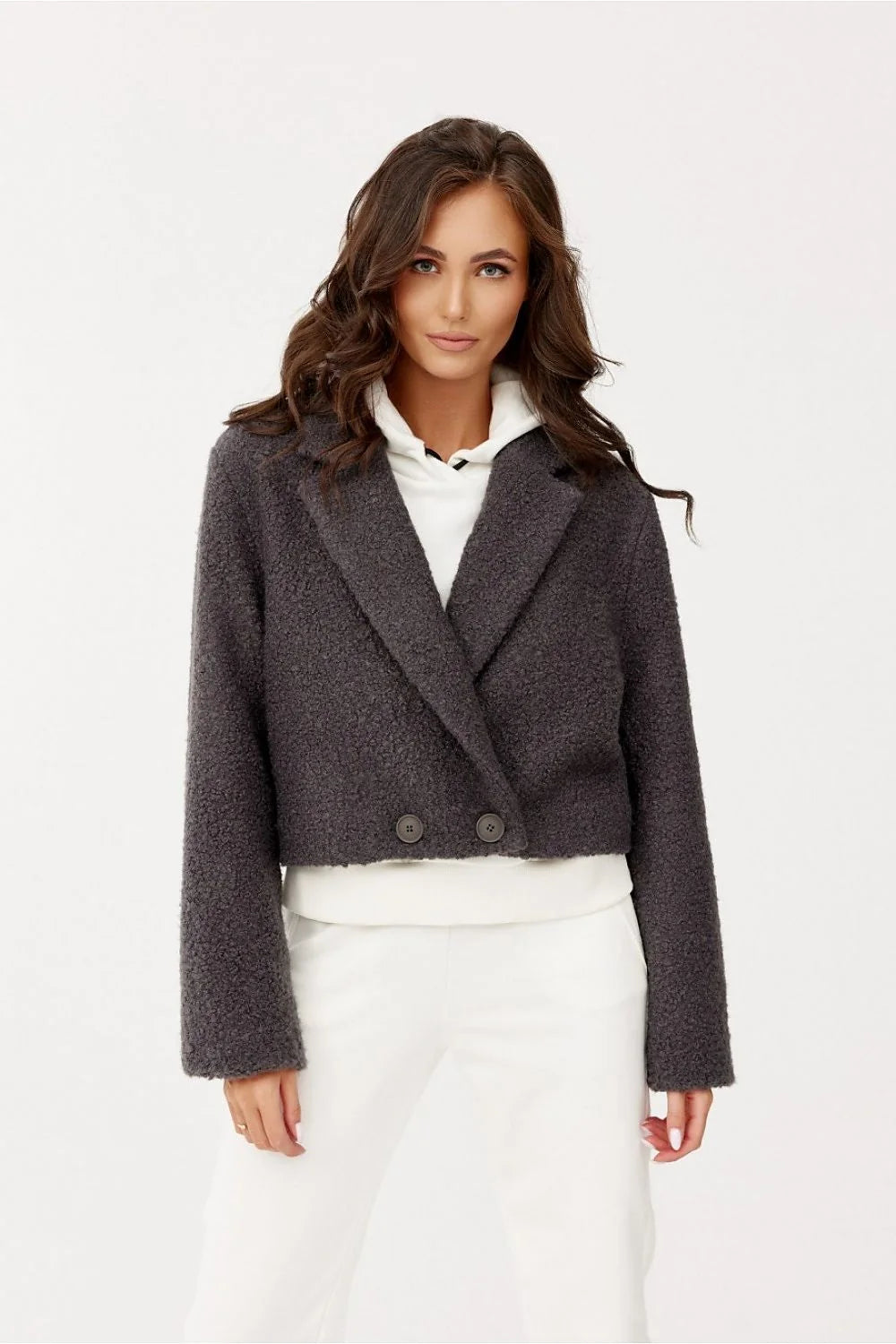 Veste Roco Fashion courte style tailleur manches longues col matelassé fermeture deux boutons polyester 100% fabriquée Pologne taille universelle 88-100 cm femme