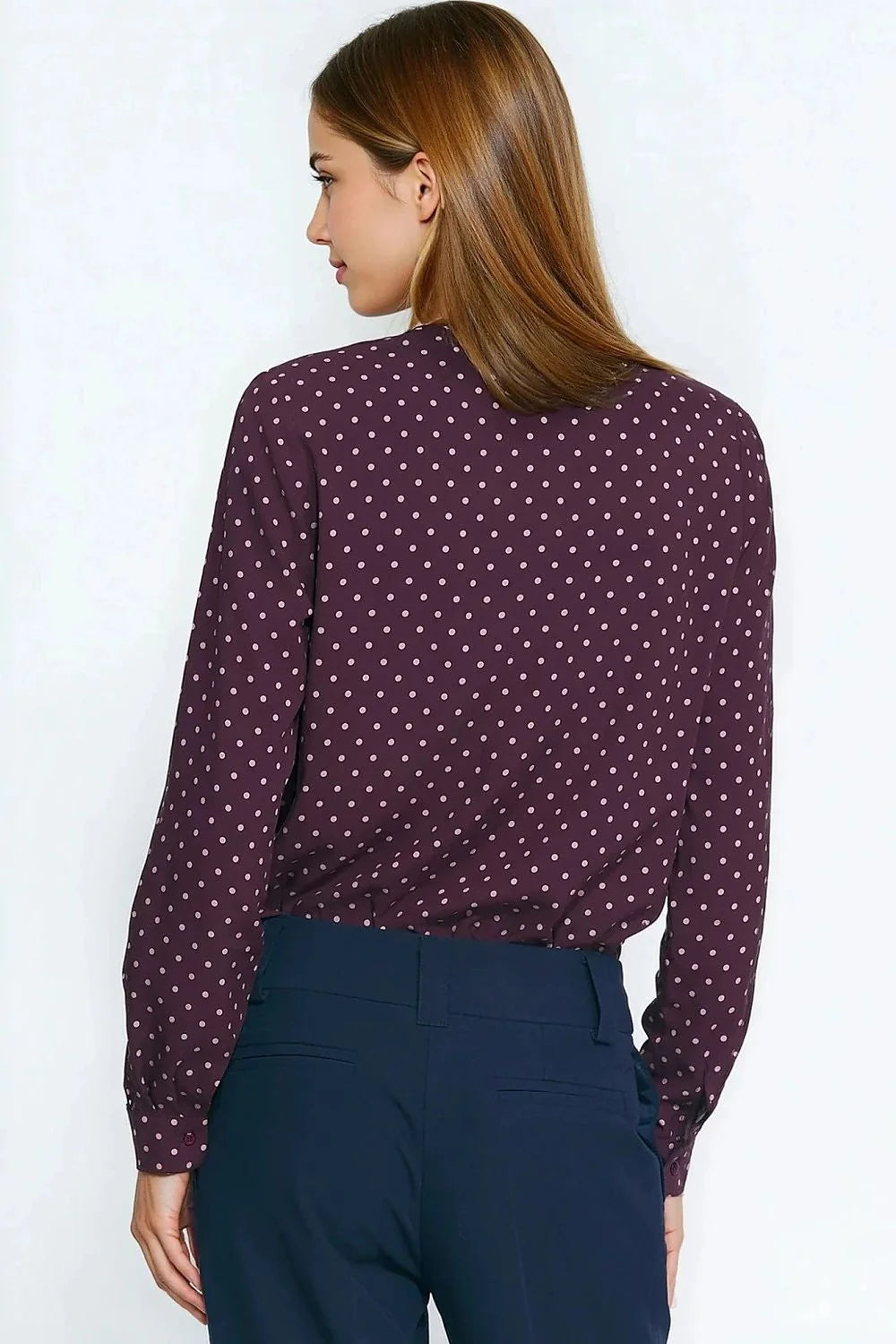 chemise viscose pois prune rosepale fluide satinee semiajustee manches longues col classique boutons tonales poignets boutonnes coupe semielegante bureau automne