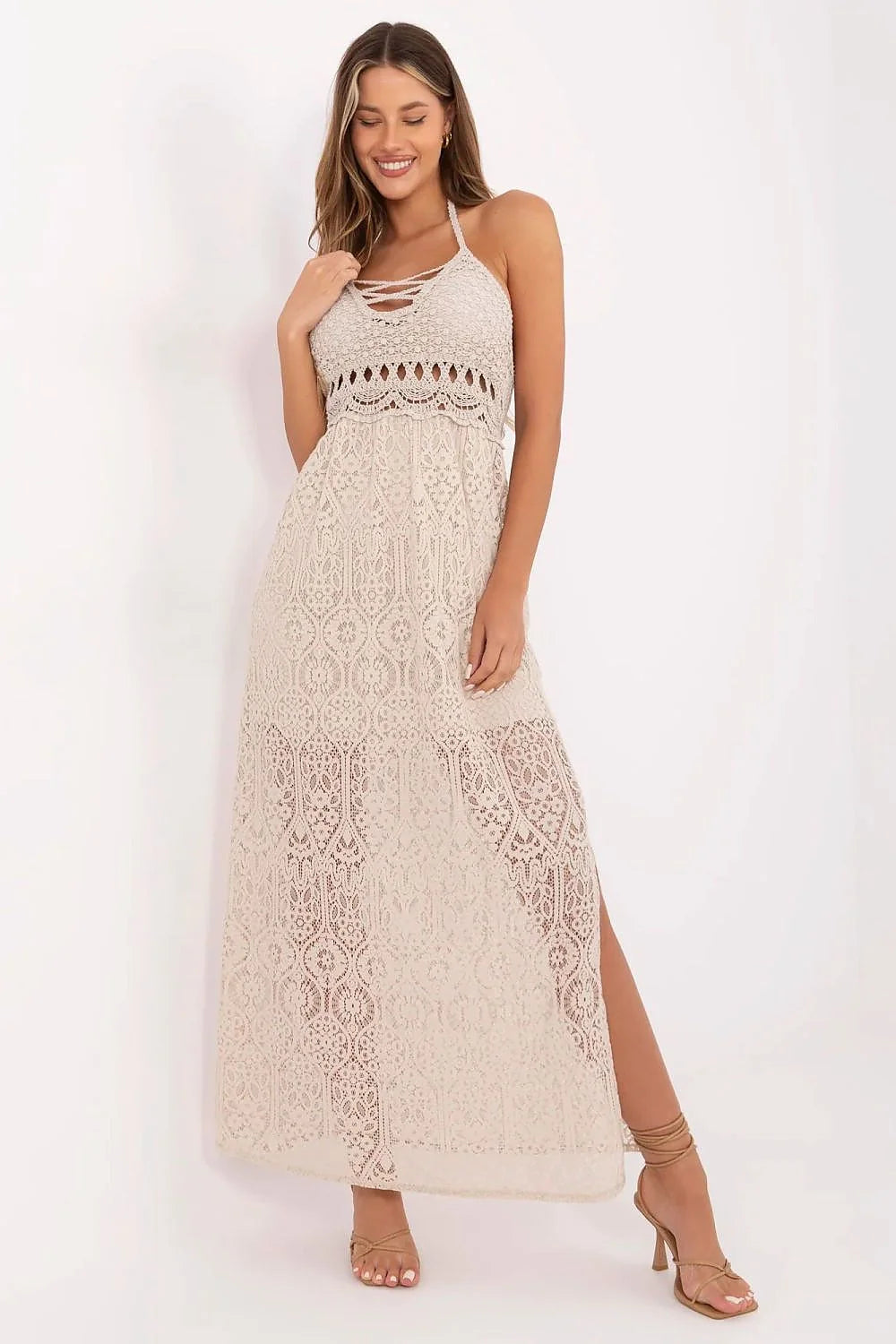 Robe longue été dentelle beige clair style bohème V-neck détails lacets fines bretelles coupe A-line femme