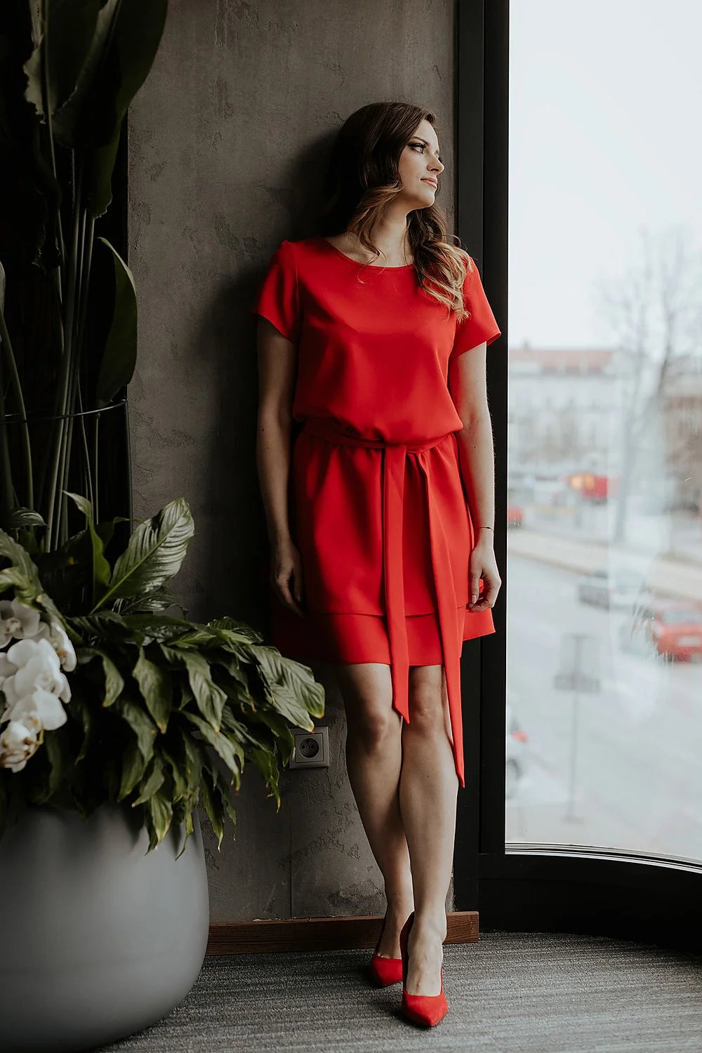 Robe de jour élégante moderne couleur bleu sarcelle manches courtes ceinture incluse taille élastique femme