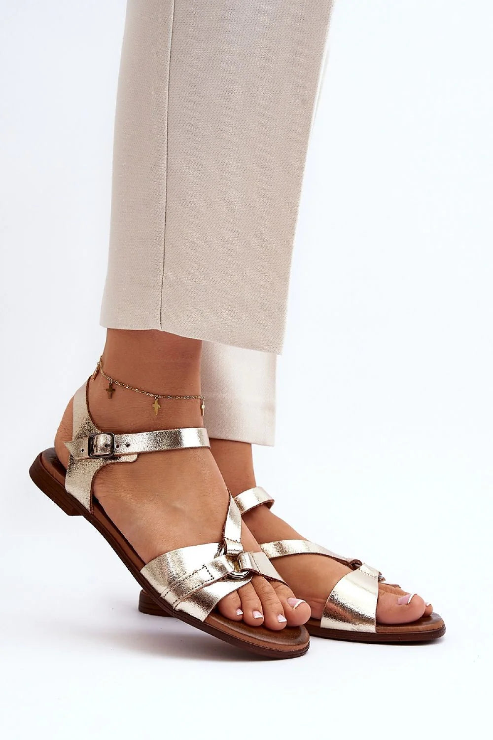 Sandales pour femmes élégantes en cuir métallisé doré, style moderne, bride réglable, semelle cuir, confort summer
