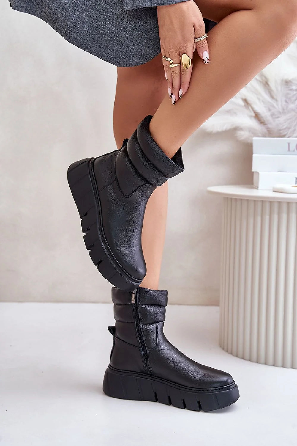 Bottes en cuir naturel pour femmes style moderne noires talon aiguille semelle épaisse automne hiver