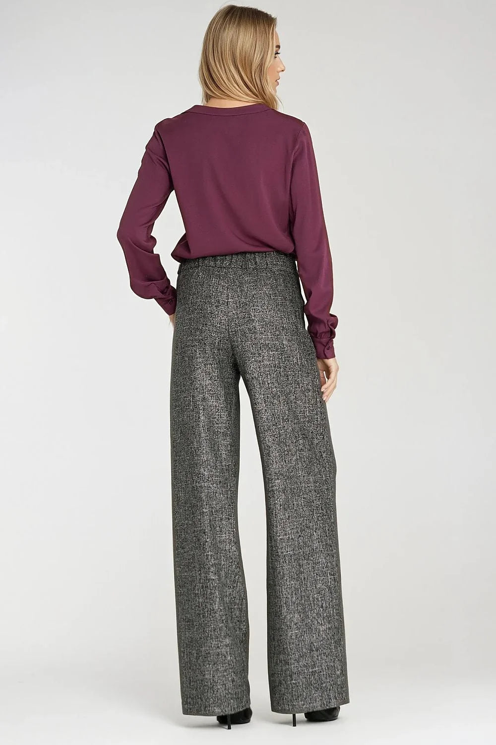 chemisier viscose légère aérée manches longues poignets facile décolleté V large pli silhouette affinée élégance coupe régulière intemporelle bureau quotidien