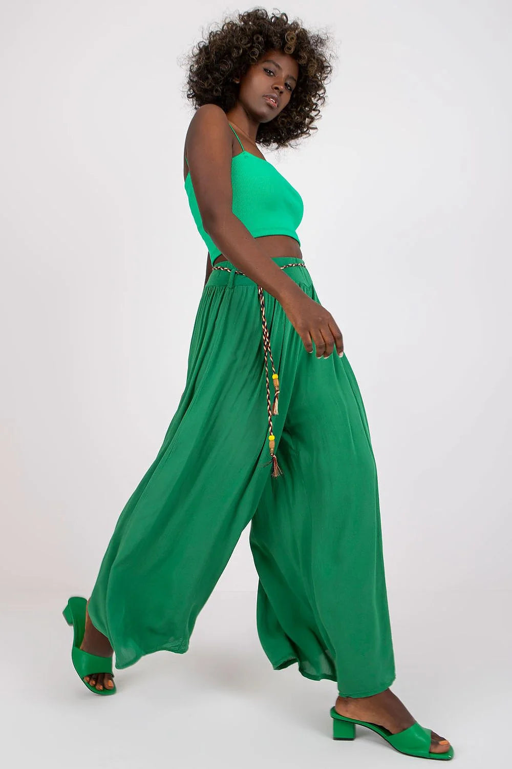 Ensemble féminin chic crop top et pantalon large femme noir ajusté confort matières douces