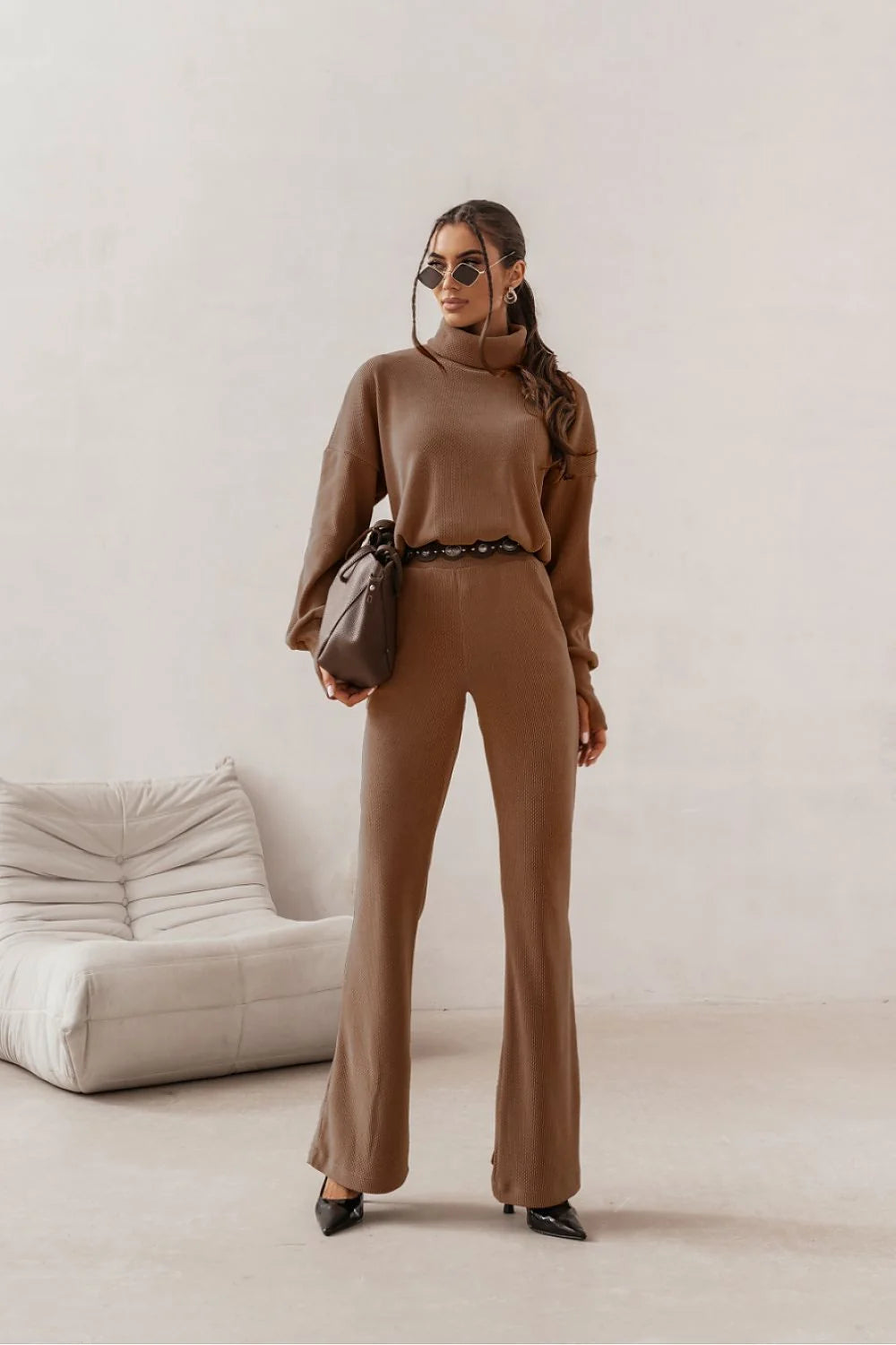 ensemble PRIAH beige foncé pull oversize chemisier pantalon taillehaute évasé maille côtelée chocolat manches tombantes ceinturenoire douce extensible automne hiver