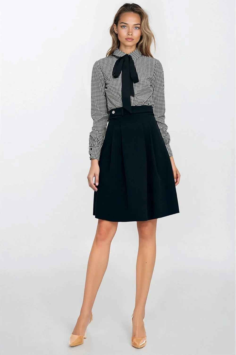 chemise manches longues lavallière col chemise imprimé géométrique micro carré noir blanc coupe légèrement cintrée poignets boutonnés boutonnage dissimulé fluide