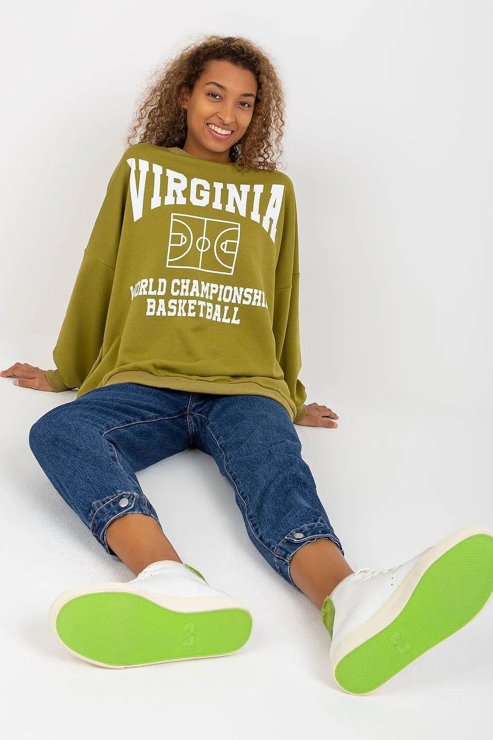 Sweatshirt oversize noir pour femme manches longues style sportif graphique basket court baskets urban streetwear