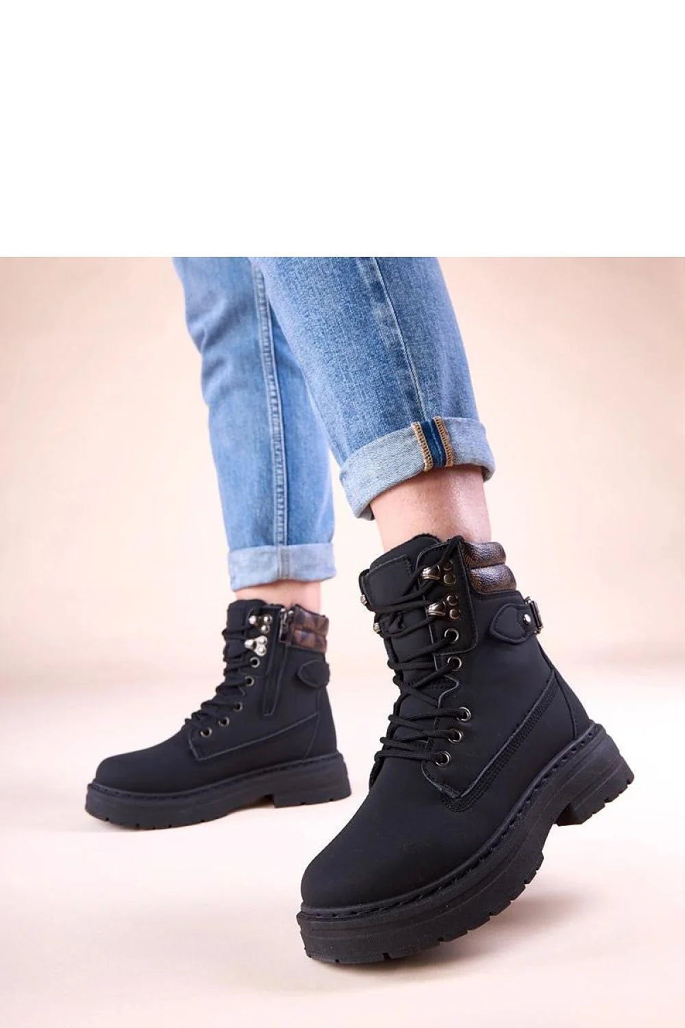 bottes trappeur femme noires ecocuir matelassees montantes rangers similicuir rembourrees metallisees lacets crochets fermetureeclair boucle decorative semelle plateforme crantee antiderapante