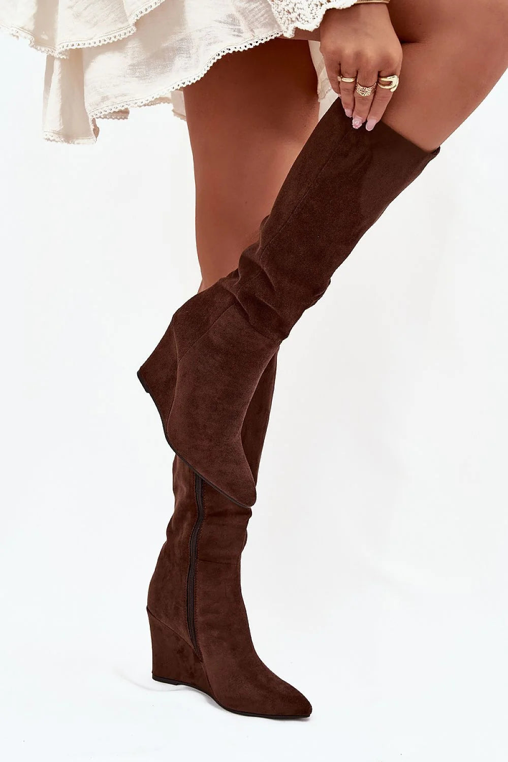 bottes cuissardes femme suédine écologique marron foncé talon compensé bout amande tige genou fermeture éclair latérale doublure fourrure synthétique confort
