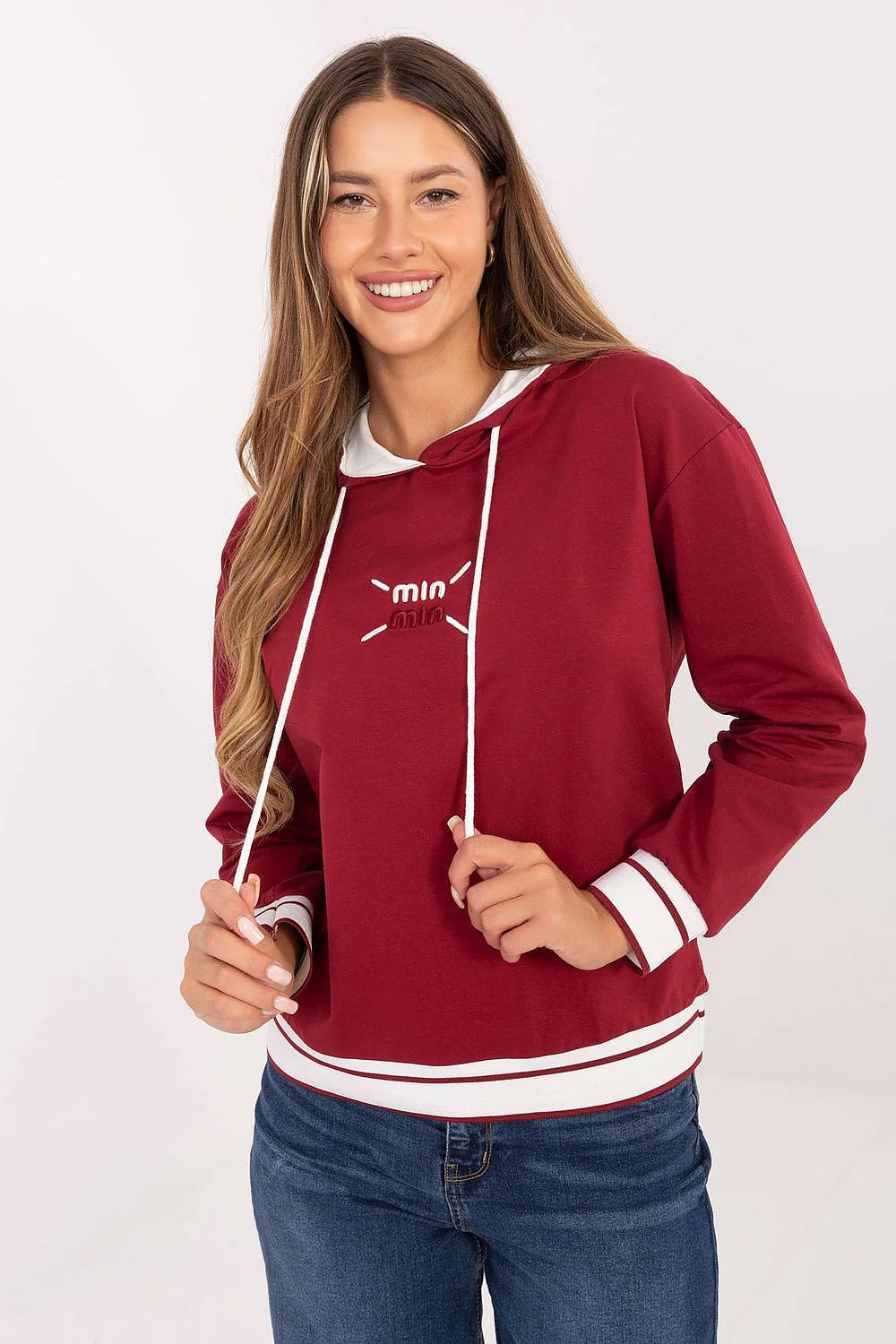 Sweatshirt femme bordeaux coton élasthanne coupe droite boxy capuche doublée blanche cordons contrastants manches longues broderie minimaliste poignets bordcôte rayés