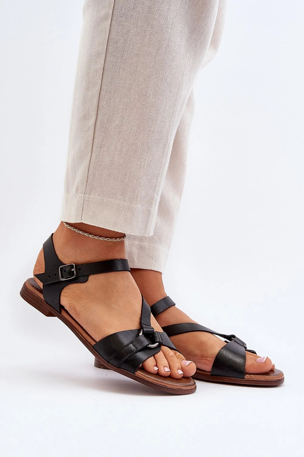 Sandales pour femmes cuir naturel design classique talon plat boucle métallique sandales été minimalistes