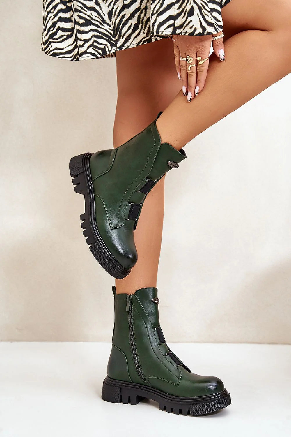 Bottines femmes cuir artificiel vert Chelsea fermeture éclair latérale semelle épaisse crantée taille ajustable style urbain moderne