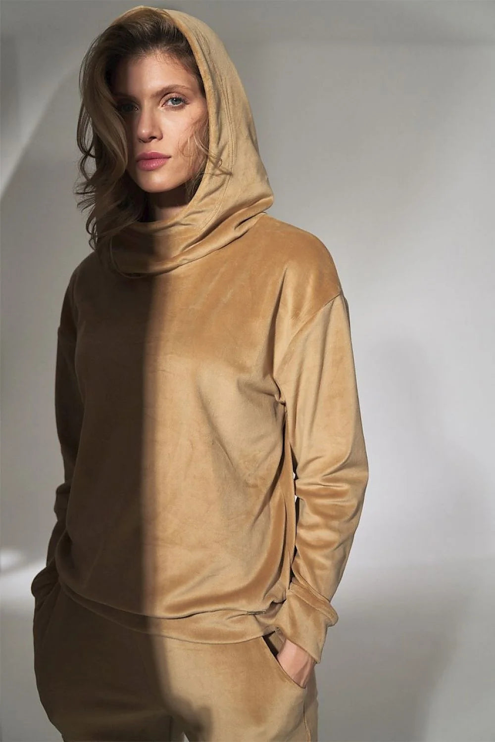 Ensemble loungewear femme velour rose doux coupe ample confortable style décontracté cocooning moderne élégant