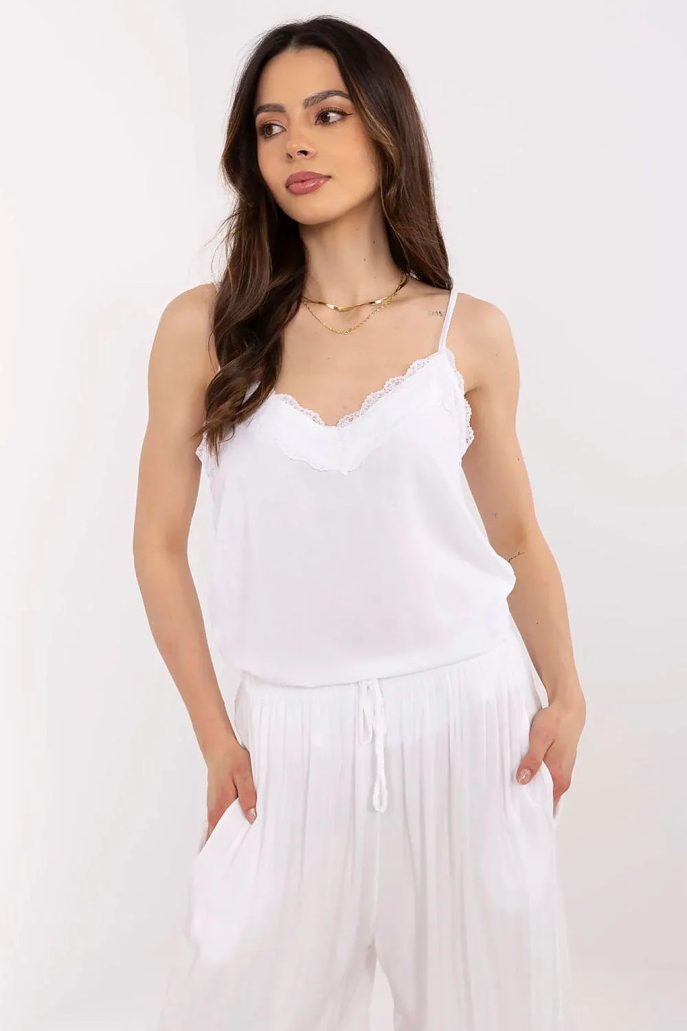 caraco femme blanc dentelle bretelles spaghetti encolure V fluide coton léger ample taille haute cordon poches pratiques élégant