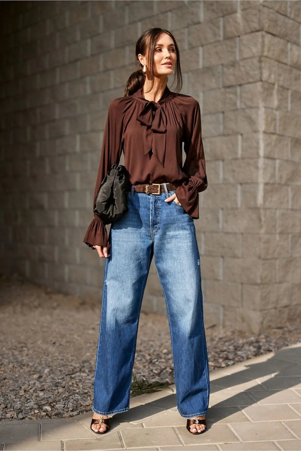 blouse femme chocolat viscose élasthanne fluide soyeuse lavallière nœud manches longues bouffantes poignets smockés coupe droite ample élégante bureau soirée