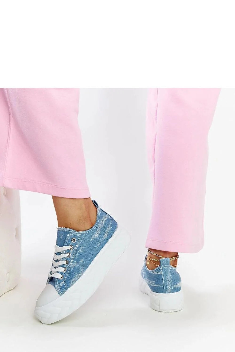 Baskets pour femmes style décontracté design moderne tige denim bleu semelle caoutchouc blanc lacets blancs