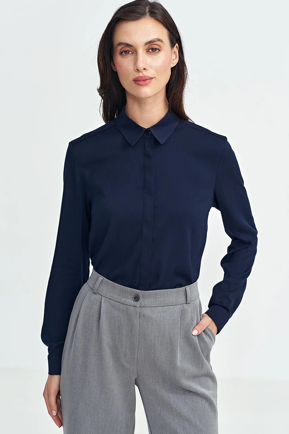 Chemise pour femme manches longues col pointu bleu marine coupe classique viscosé confortable occasionnels