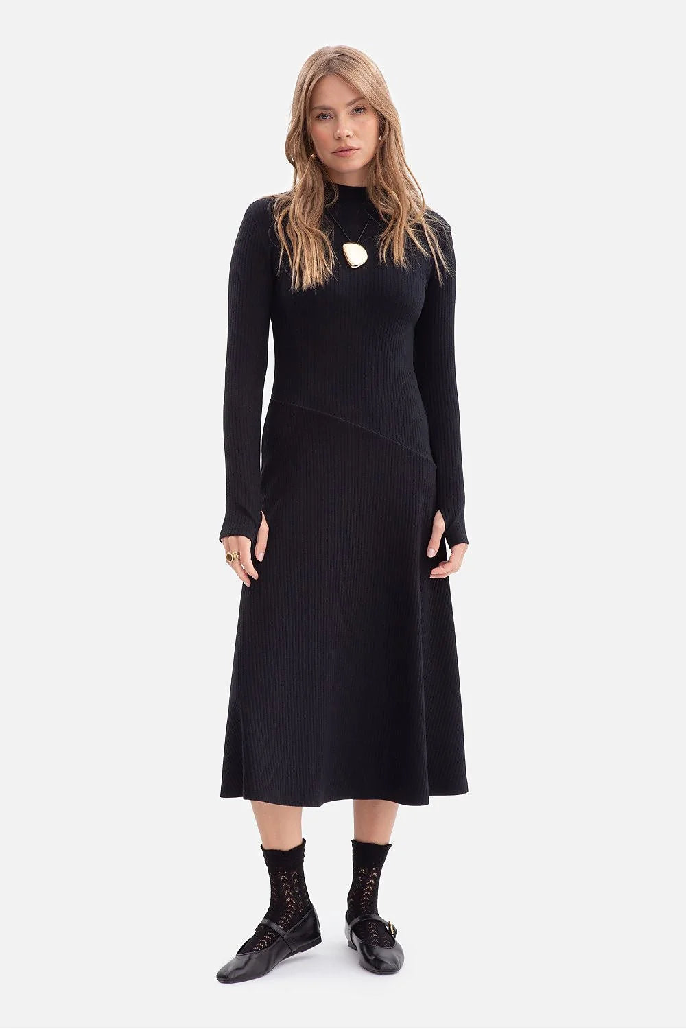 robe midi femme maille côtelée noire col montant manches longues ajustée jupe évasée mi mollet extensible confortable taille marquée sculptante