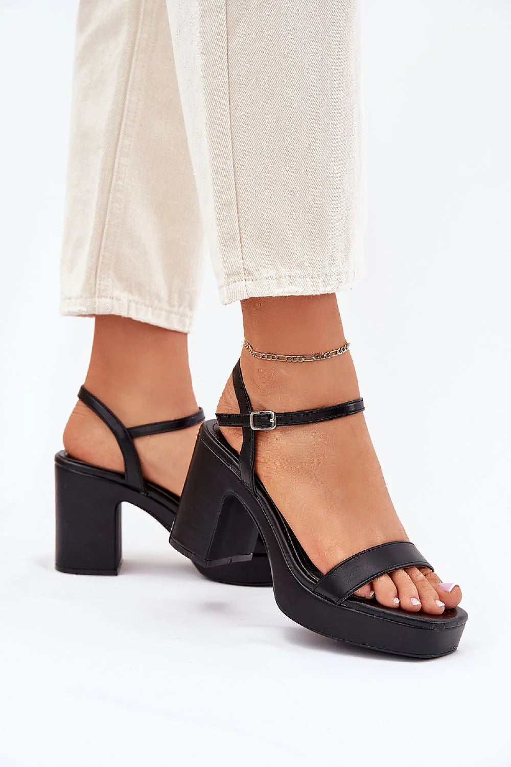 sandales platesforme talon bloc noir similicuir ajustables boucle cheville bride frontale ouvertes compensees confortables stables elegantes retro années90 soirée mariage