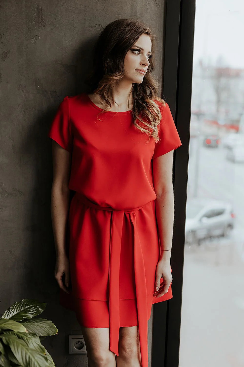 Robe de jour élégante moderne couleur bleu sarcelle manches courtes ceinture incluse taille élastique femme