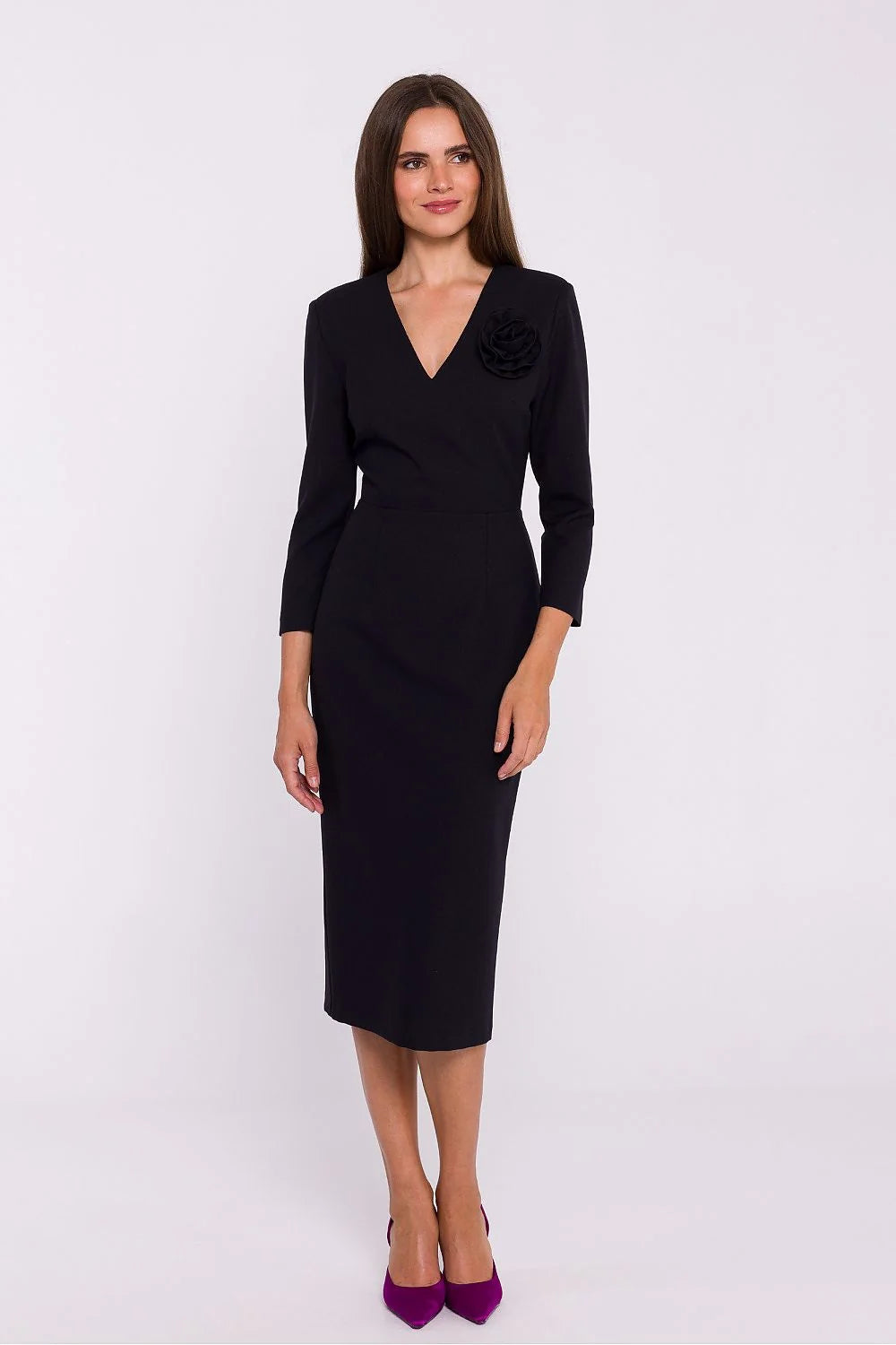 robe élégante noire coupe crayon midi manches troisquarts encolure V ceinture intégrée taille épaules structurées tissu élasthanne doublure finitions soignées
