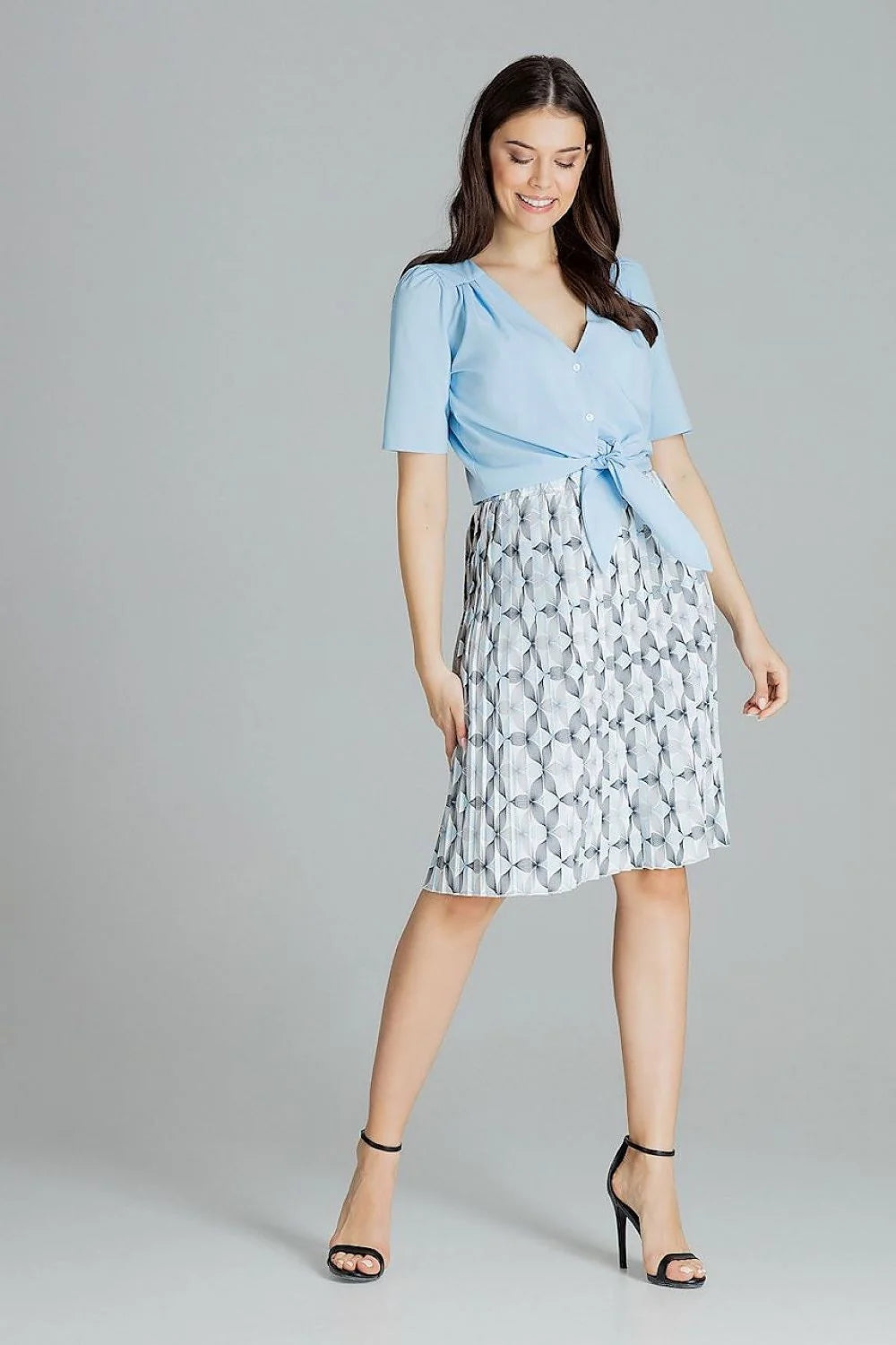 ensemble chemisier bleu ciel noué colV manches courtes boutonné jupe plissée midi imprimée géométrique blanc gris fluide taille élastique chic